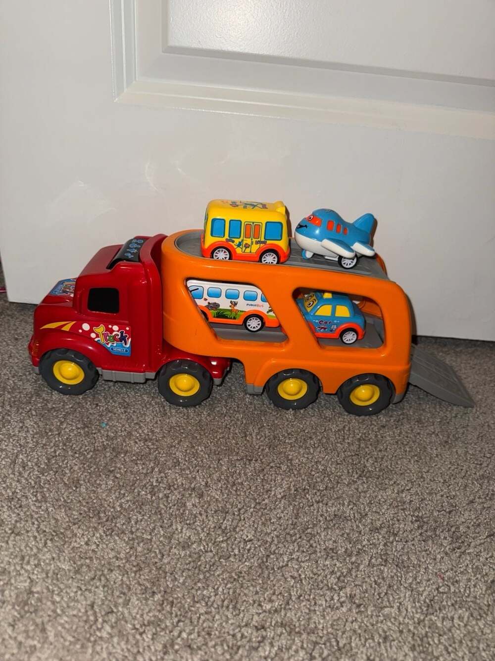 Truck Vehicle Carrier Transport Toy Set with 4 Mini Cars and Plane